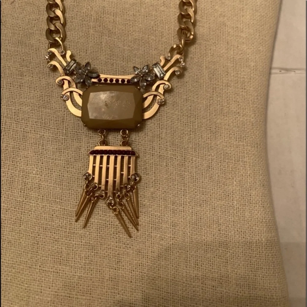 Touch Beautiful Goldtone Necklace NWOT